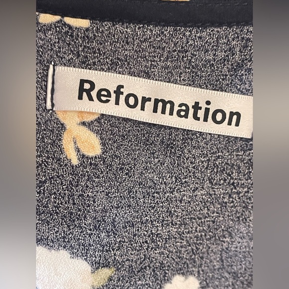 Reformation Everett Floral Crepe Midi Dress | Size 6 Hard to Find | MSRP: $328 - Picture 3 of 10